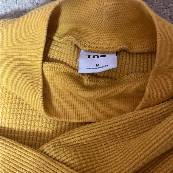 TNA - Cropped Thermal Long Sleeve and pants set - Picture 6 of 7